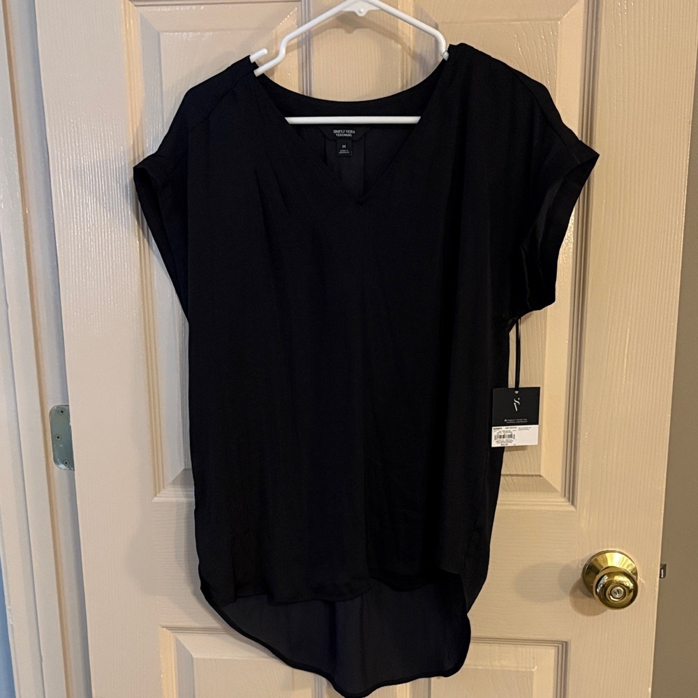 NWT Vera wang high low woven women’s top. Black Size medium.